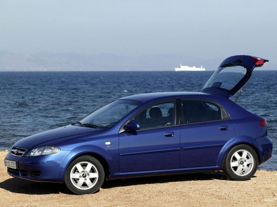  Daewoo Lacetti Hatchback SX 2004 года  (фото 8 из 13)